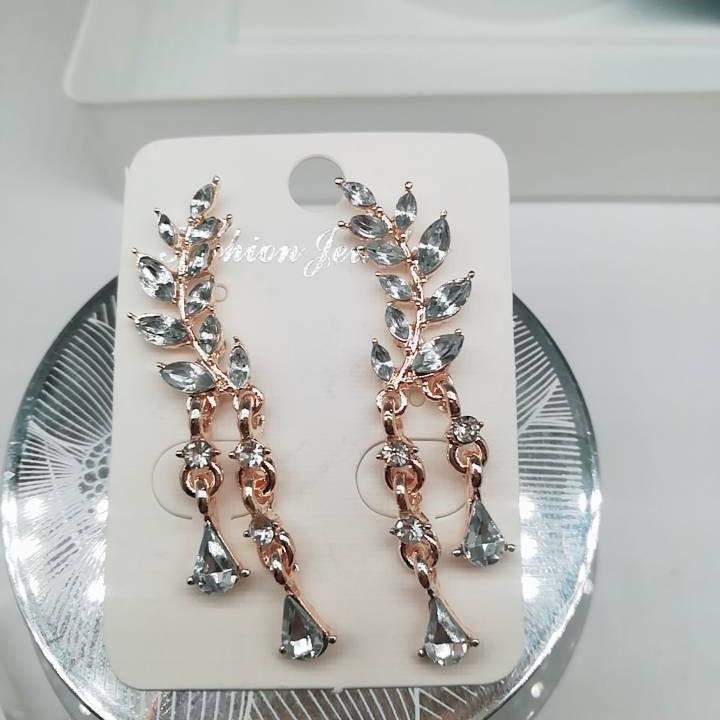 Korean version of the new sweet flash diamond pop leaf leaf tassel crystal water drop stud earrings B1