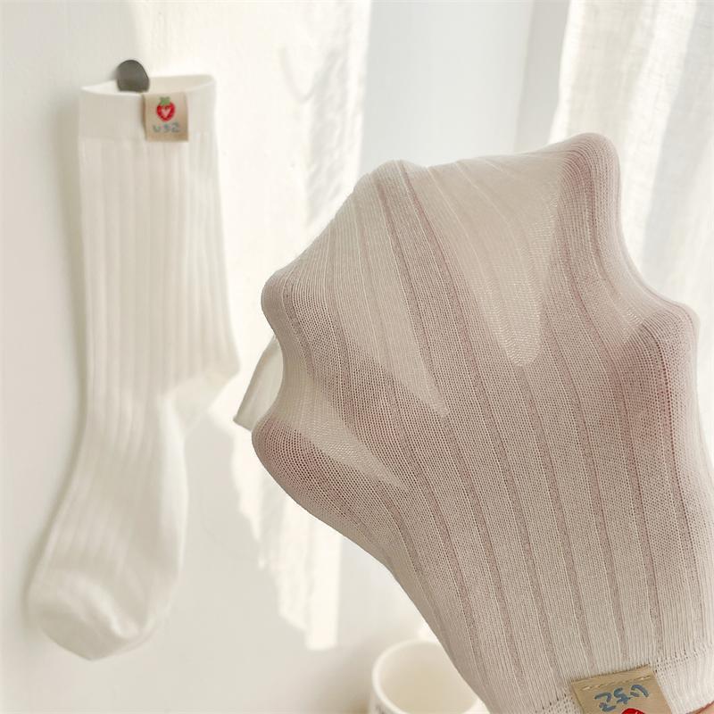 Women's Spring and Summer Fashion Simple Cloth Label Strawberry Embroidery Sweet Absorbing Breathable Cotton Socks