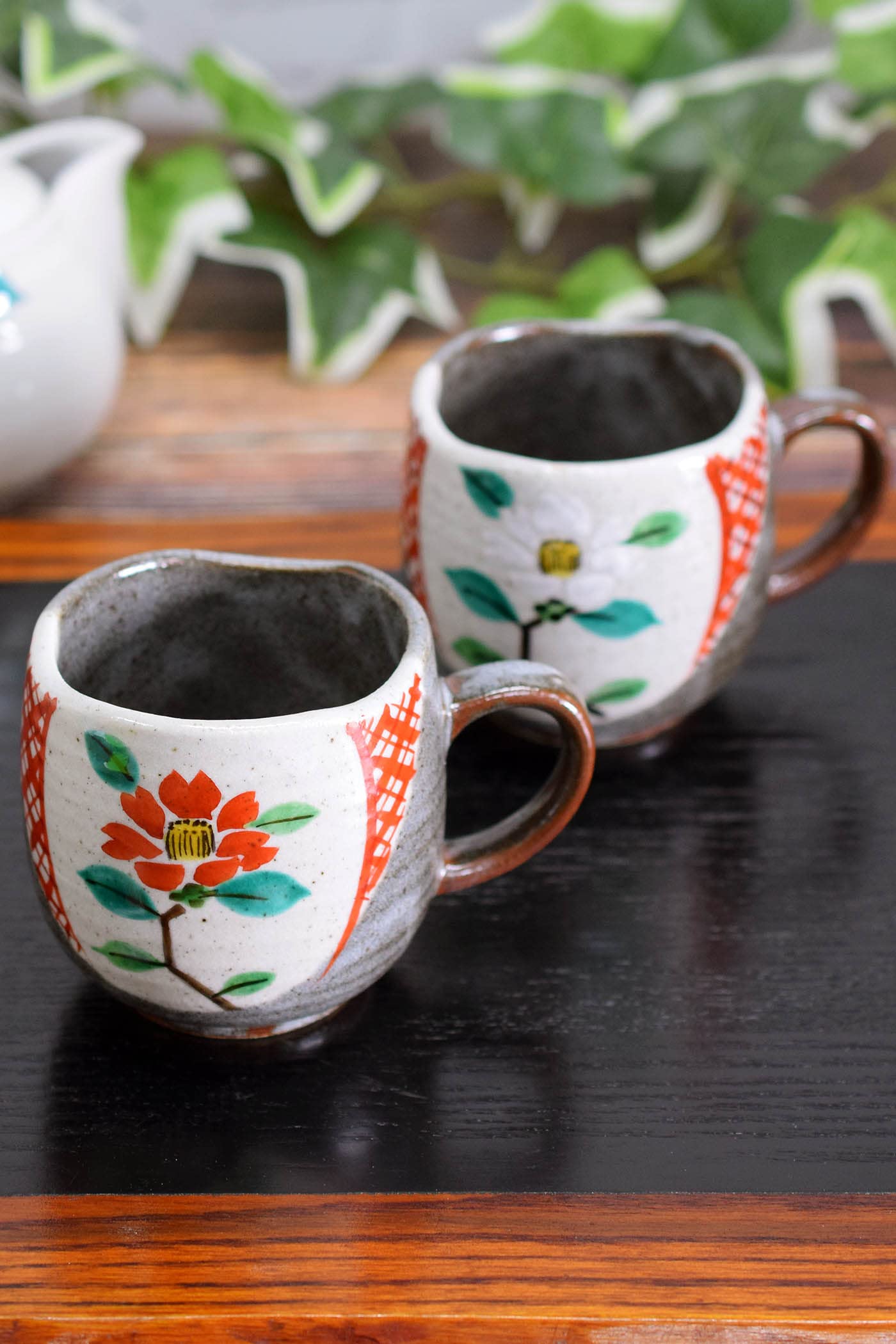 

Waza no Kura Stylish Pair of Mugs, Kutani Ware with Komon Tsubaki Design, High-Quality Pottery, Made in Japan