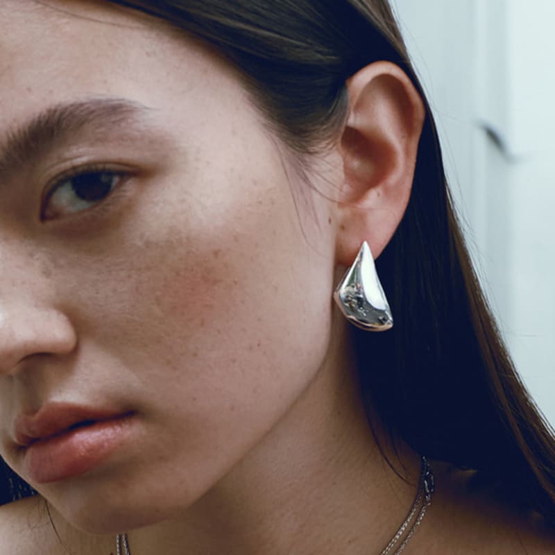 Cellmute PETAL SLIM EARRING(WHITE GOLD)