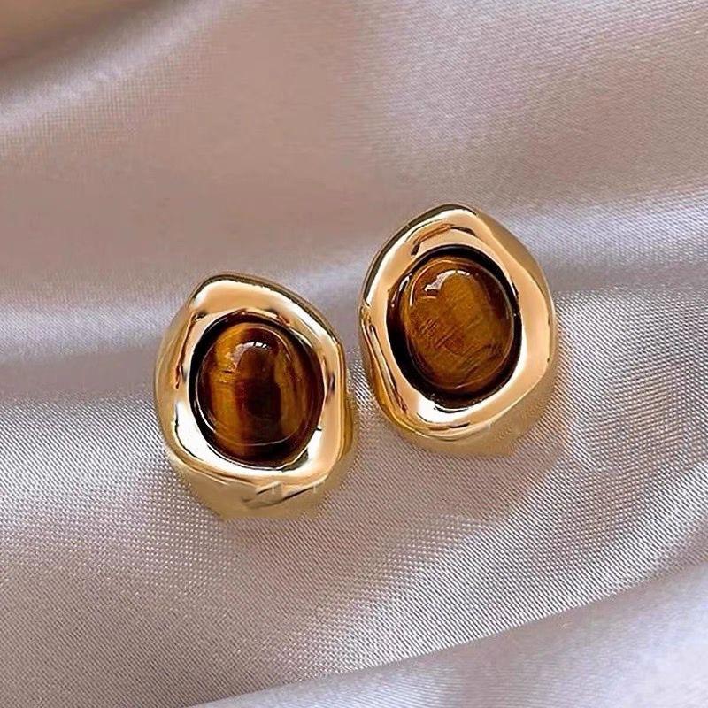 French light luxury retro Maillard amber coffee earrings femininity nails niche light luxury design high-end accessories