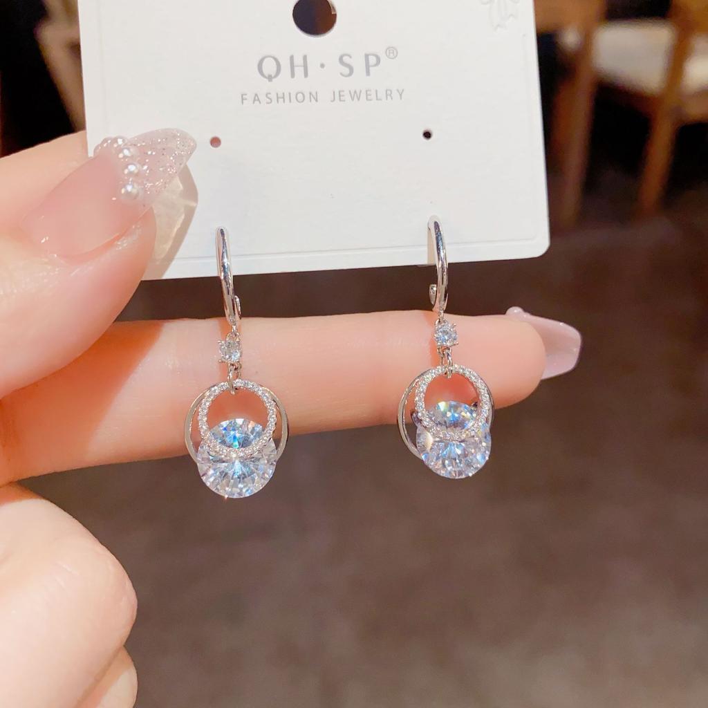 Boucles d'oreilles Tempérament Cercle Luxe Léger Zircon Super Étincelantes pour la Nouvelle Tendance Féminine Boucles d'oreilles Avancées Simples et Polyvalentes