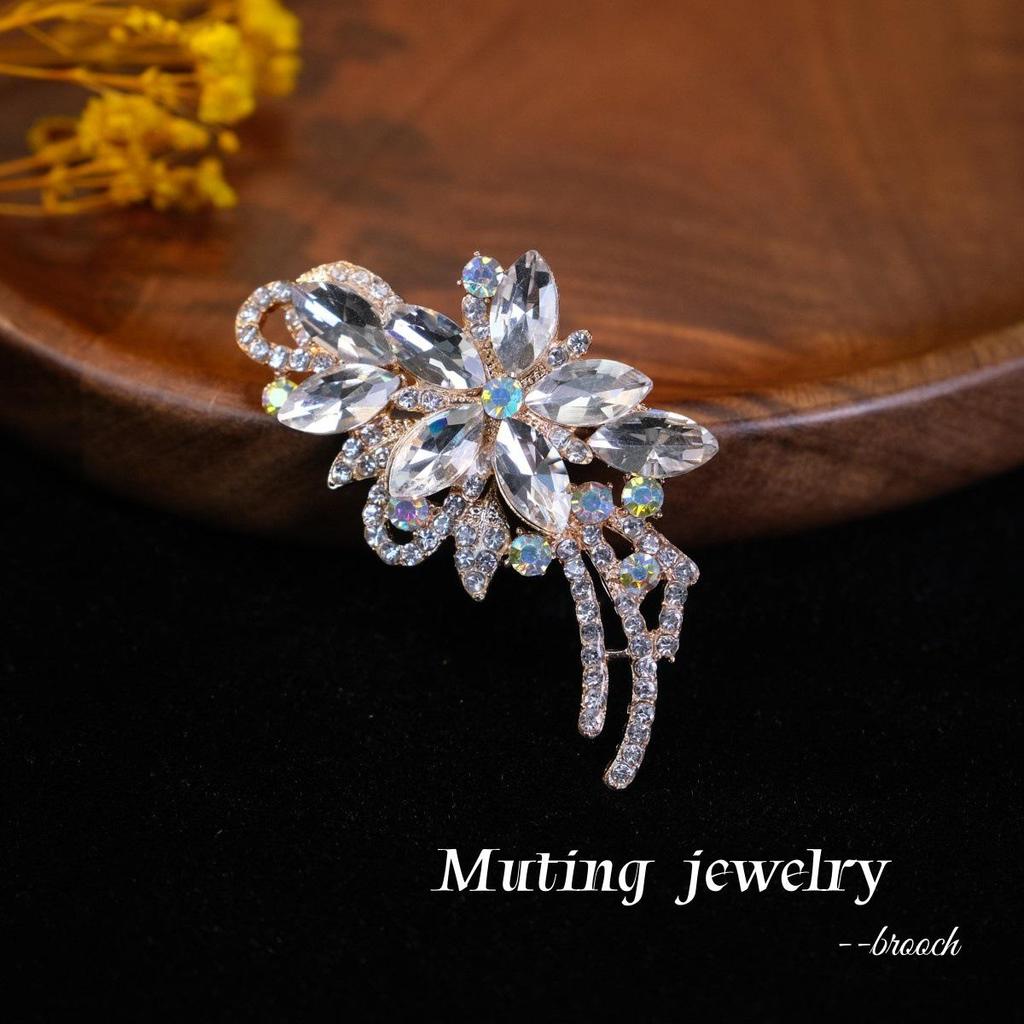 High-End Light Luxury Women's Brooch with Colorful Diamonds - Dual-Use Scarf Buckle and Coat Pin Accessory