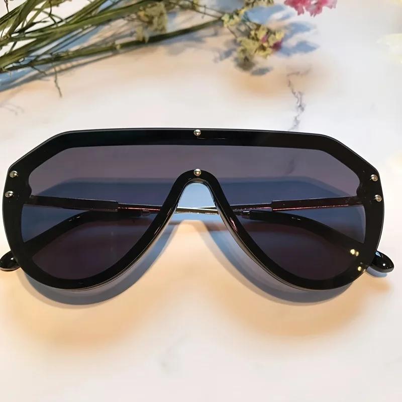 New Fashion Oversized One Piece Sunglasses Women Brand Designer Vintage Rivet Square Sun Glasses Men Driving Mirror Shades
