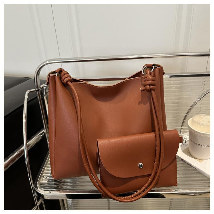 This Year's Popular Bag Women's Large-capacity New Summer Retro Fashion Shoulder Bag Texture Mother Bucket Bag