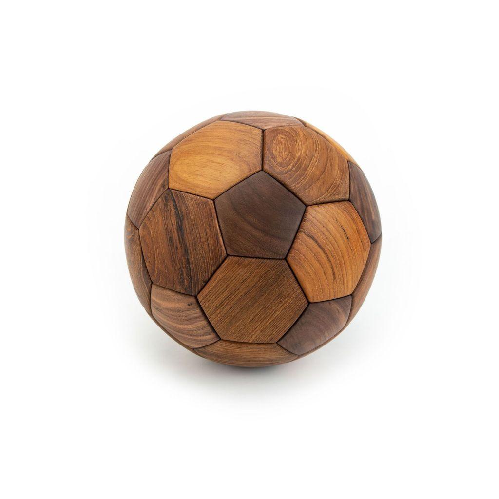 Teakholz Fußball Dekoration mit traditioneller Holzverbindung für Kinderzimmer und als Geschenk