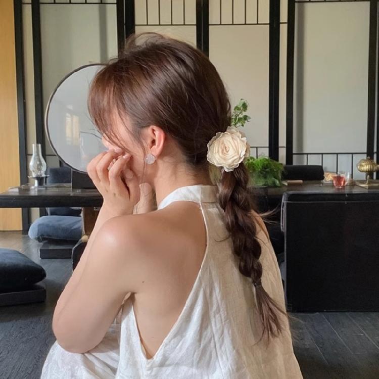 Contemporary Camellia Design Hair Claw Clip Practical Strong Grip Hairpin With Tulle Flower Embellishment