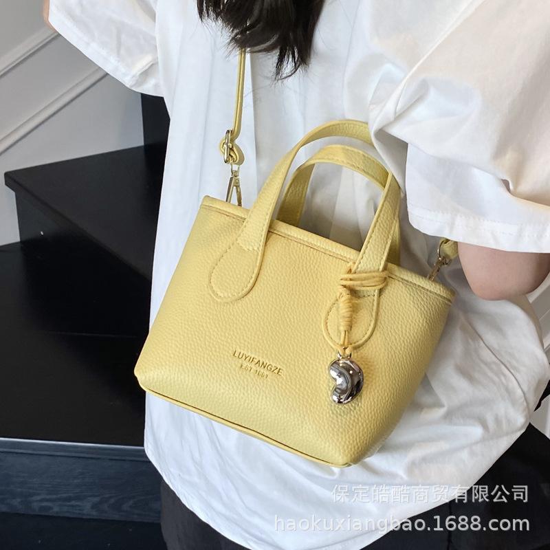 

This year s popular bags women s 2025 new trendy summer fashion versatile hand bag shoulder crossbody bucket bag белый