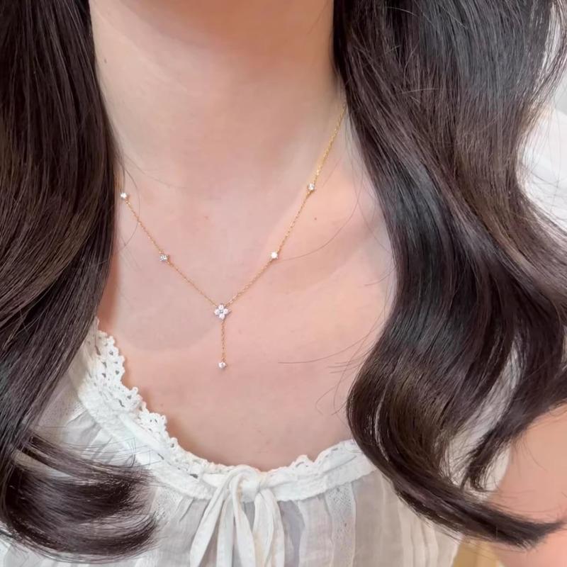 Collana alla moda di lusso con quadrifoglio e frange per donna - Elegante catena a girocollo, Accessorio unico e versatile