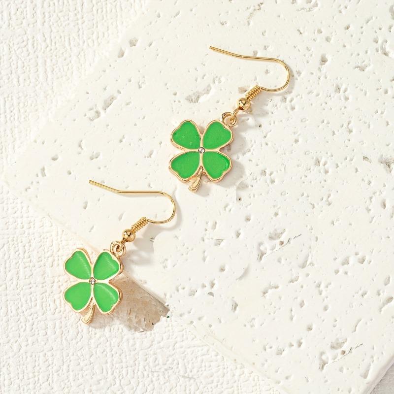 A Pair of Stylish Four-leaf Clover Lucky Green Earrings Cute Elegant Retro for Friends
