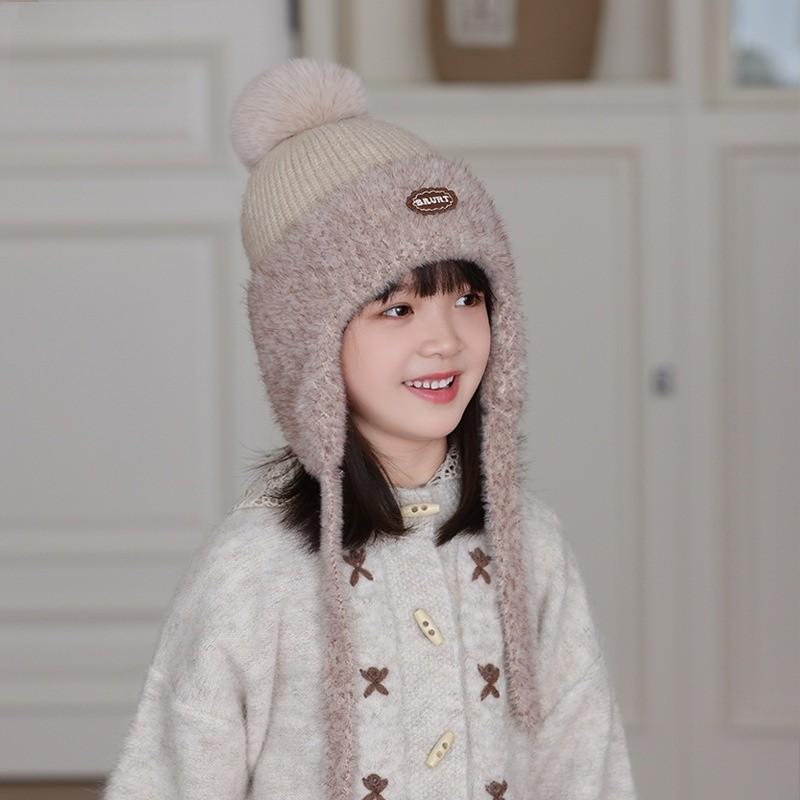 Gestrickte Kindermütze mit Fleecefutter für Wärme und Schutz im Winter im Freien