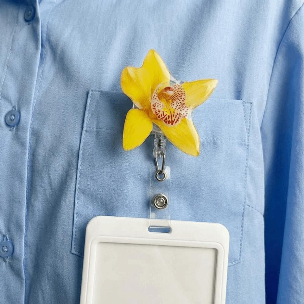 Haltbarer Clip Halter Orchideenblütenform Namensschild Abzeichen Niedlicher Einziehbarer Abzeichenhalter Brustkarte