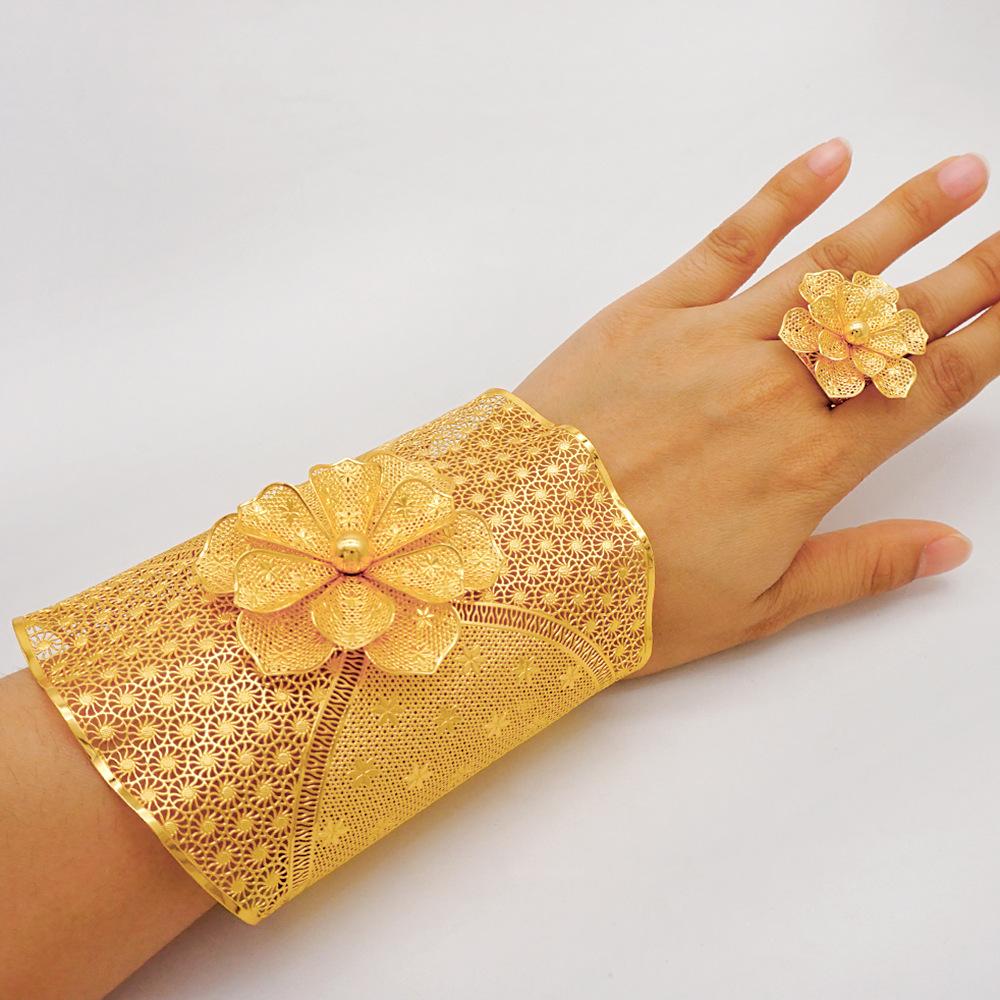 

Big Gold Bracelet Ring Cut Three-dimensional Flower Bracelet Bracelet