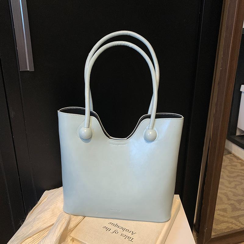 Large-capacity commuter underarm bag women's new spring and summer fashion shoulder bag commuter tote bag to work