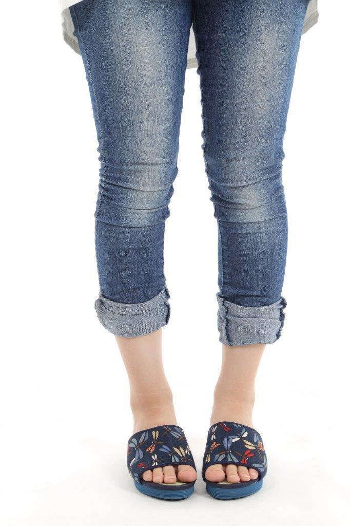 folding sandals with a Japanese Indigo-dyed Japanese-made pattern, "Friendly Medaka" (Large)