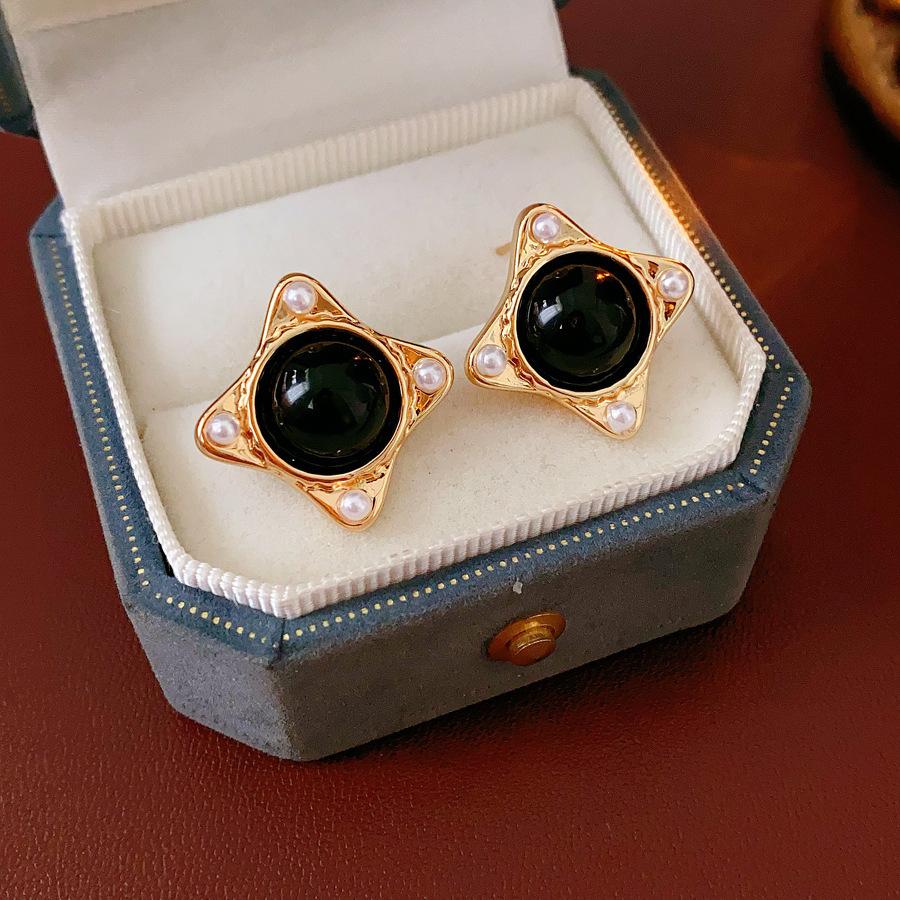 Silver Needle Diamond Round Stud Earrings Court Style Light Luxury Exquisite Earrings Design Sense Niche Earrings