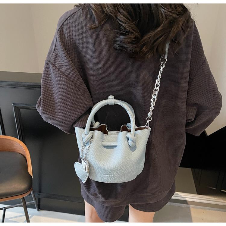 

This year s popular bag women s 2025 new spring retro versatile messenger bag mini small portable синий