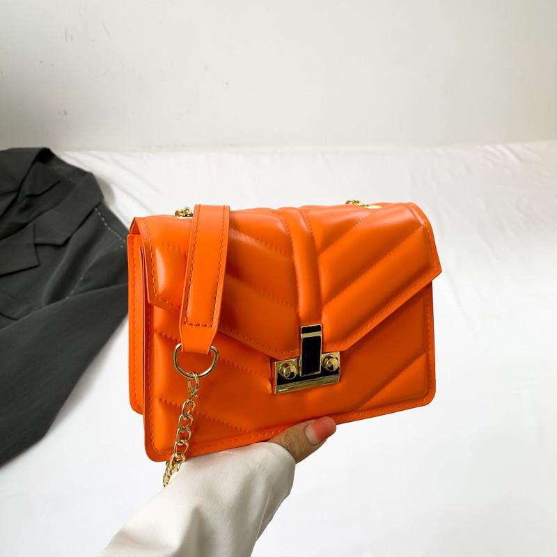 Fashionable Casual Retro Small Square Handbag With Stylish Chain Strap Design
