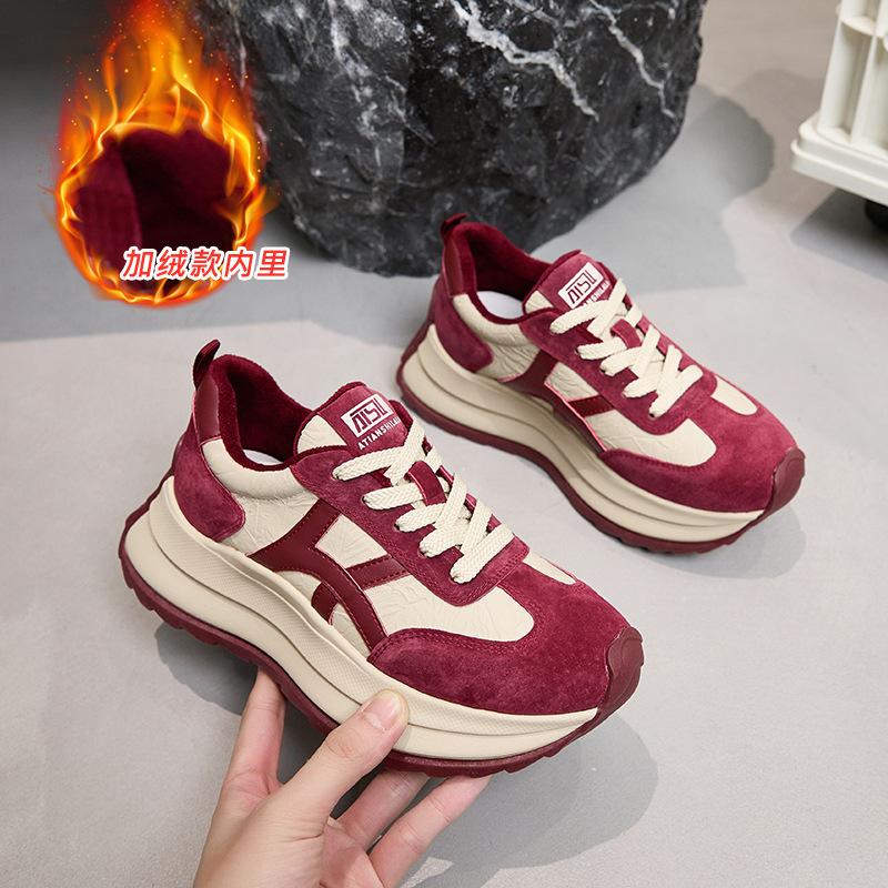 

2025 spring new little white shoes female student sports shoes Internet celebrity casual women s shoes versatile platform leather training shoes women 40