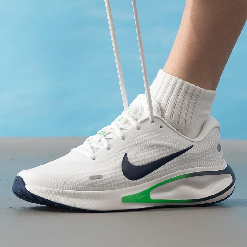 NIKE 7/24 Road Running Shoes