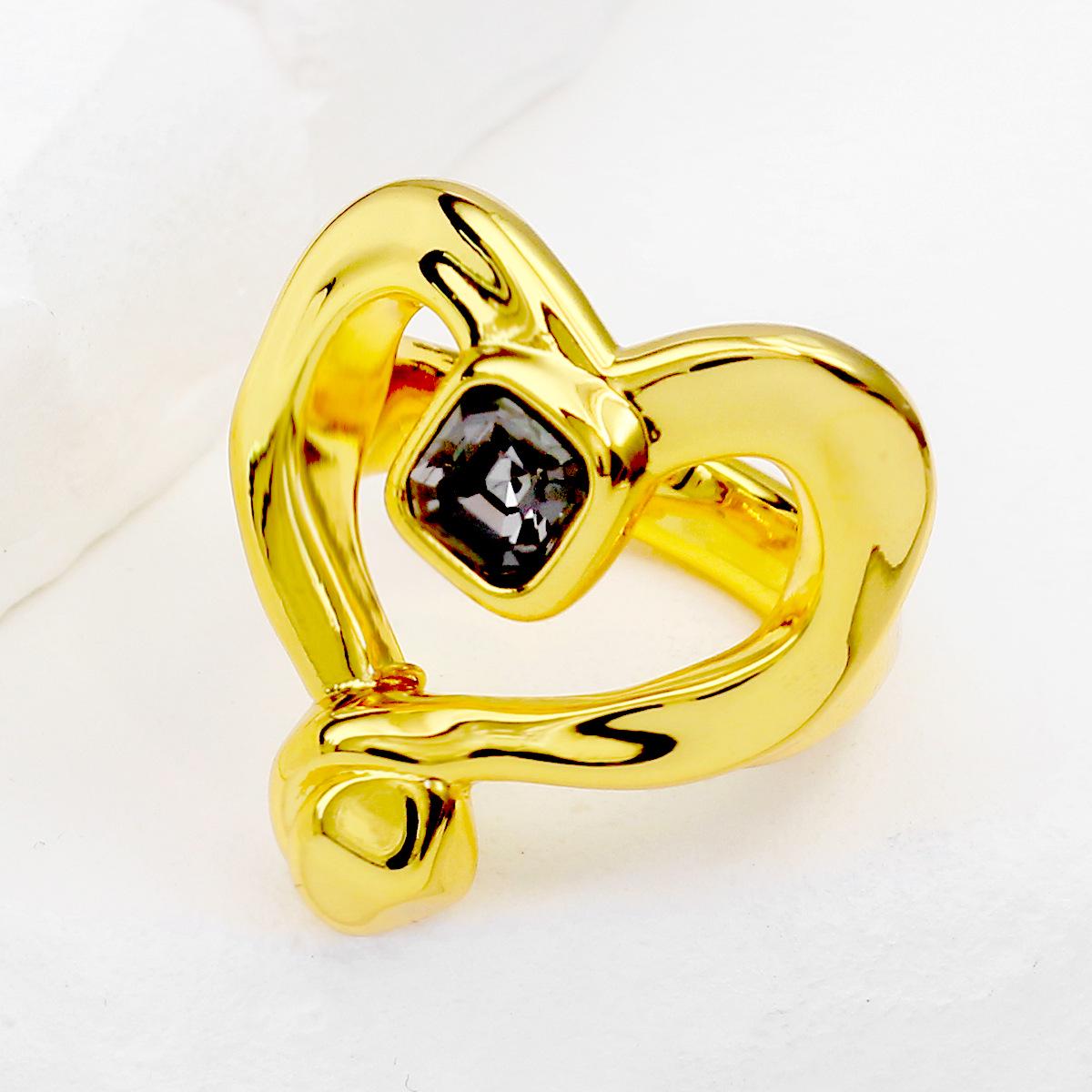 2025 UNOde50 Retro Black Crystal Heart Shape Ring for Women - Exquisite European and American Style Gift. Size 7