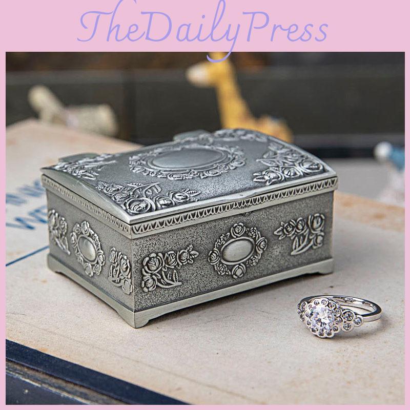Luxurious Silver Zinc Alloy Jewelry Organizer Box For Rings Earrings And Necklaces