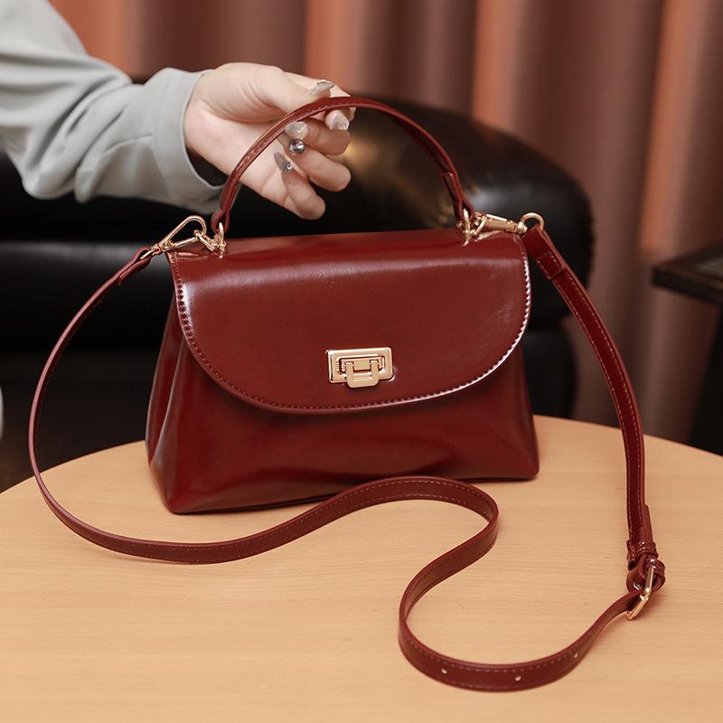 Light Luxury Spring and Summer New Retro Design Handbag Fashionable Commuting Versatile High End Single Shoulder Crossbody Small Square Bag