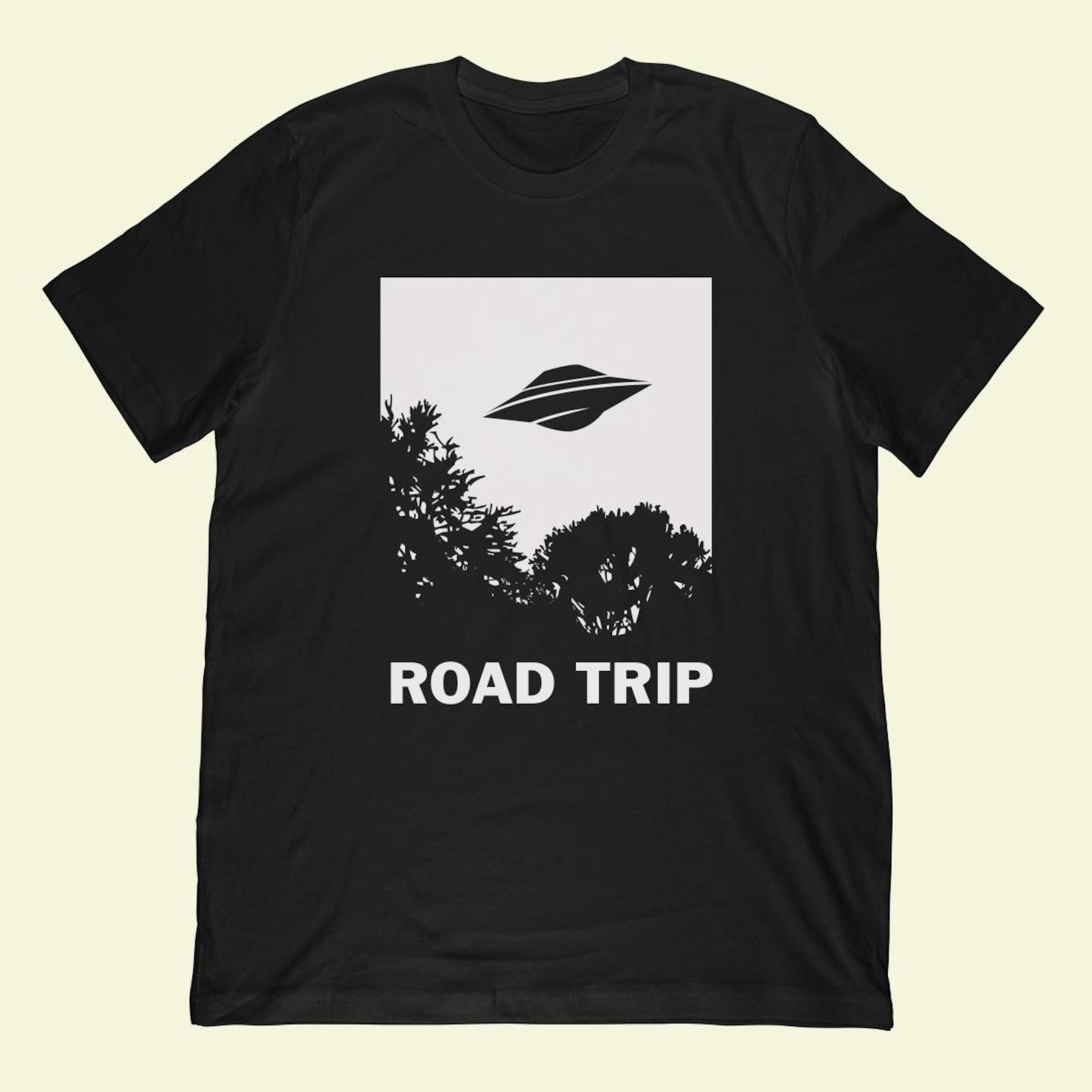 UFO Road Trip T-Shirt | Alien Spaceship Believe Graphic Tee XL