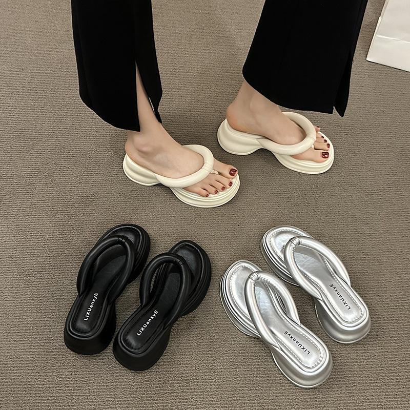 Live stream explosion high-end flip-flops women wear 2024 summer new muffin bottom Korean version of beach slippers women