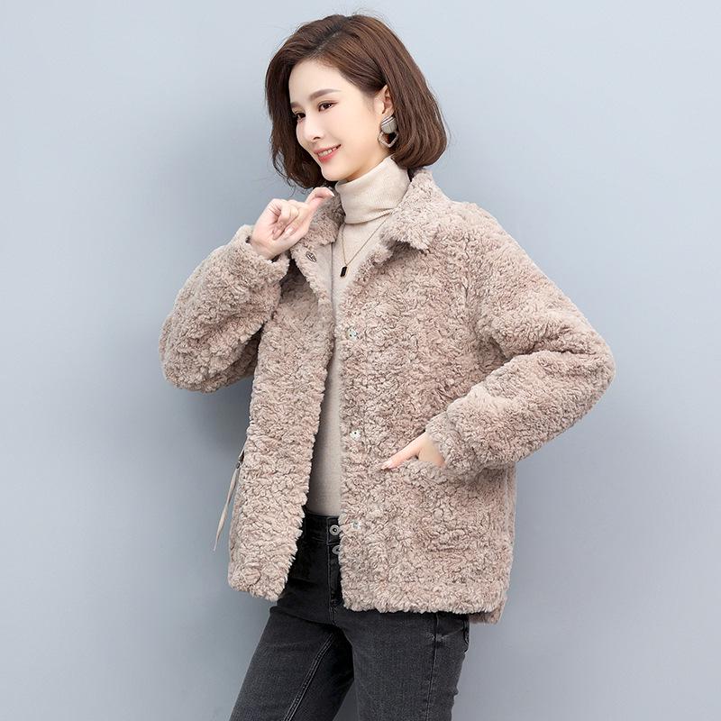 Women's 2024 Lambswool Fur-Lined Coat: Versatile, Loose-Fit Winter Short Cotton Jacket for Fashionable Moms