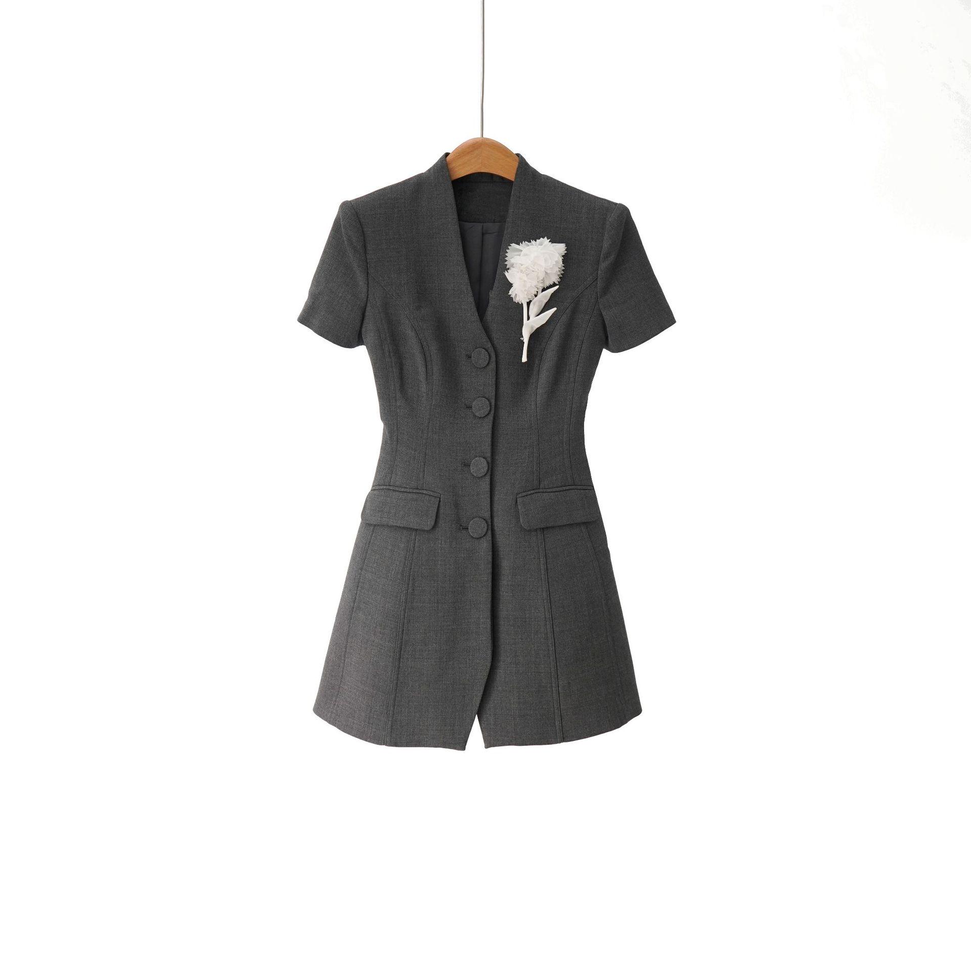 

Spring 26 Grey Mixed Color Cinched Waist Dress with Brooch Decoration L