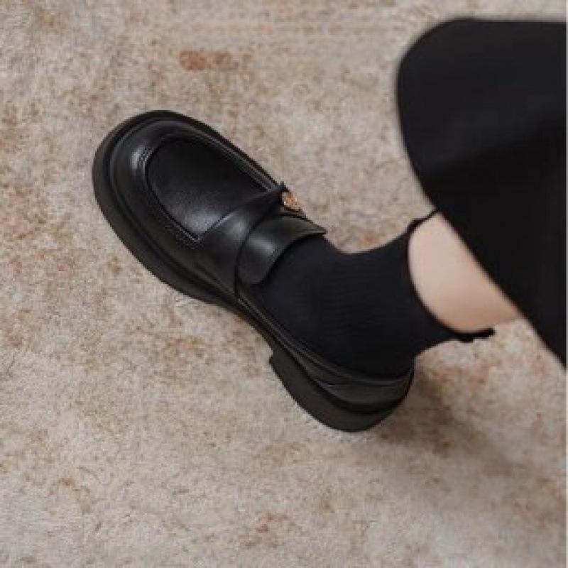 

Мягкая кожа лоферы с золотой монетой женские британский стиль осень толстый каблук одинарная обувь толстая подошва одна педаль маленькие кожаные туфли 40 чёрный