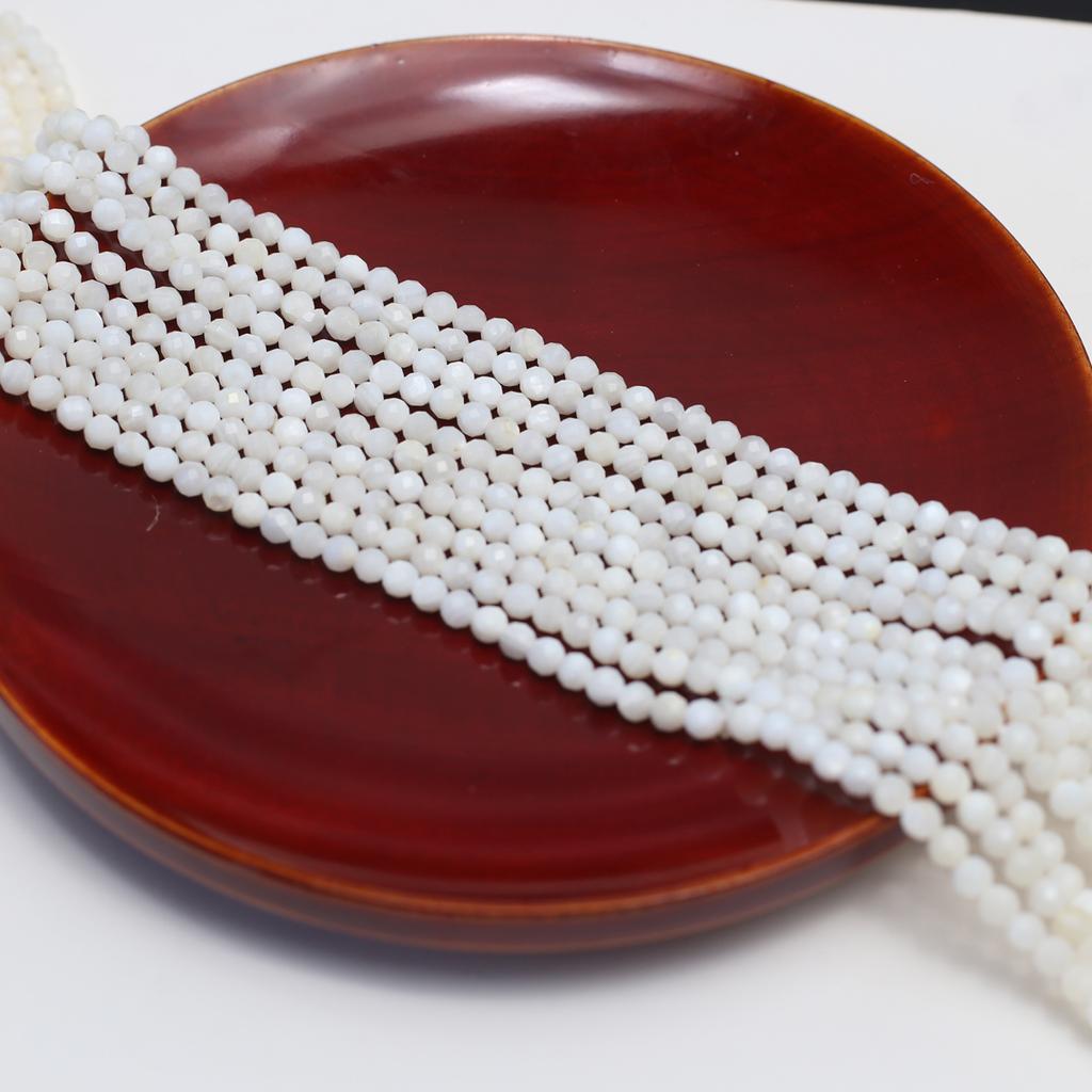 Přírodní sladkovodní mušlové korálky Bílé fasetované korálky 2-4mm Pro výrobu šperků DIY Náhrdelník Náramek Náušnice Doplněk Délka 38cm