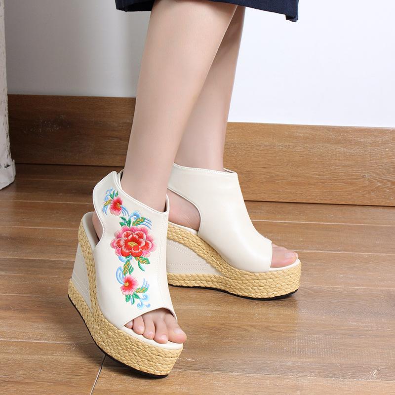 

Женская обувь на высоком каблуке 12 см. Женские непромокаемые ботинки на платформе с вышивкой. Крутые ботинки на высоком каблуке. Сандалии на наклонном каблуке. 40