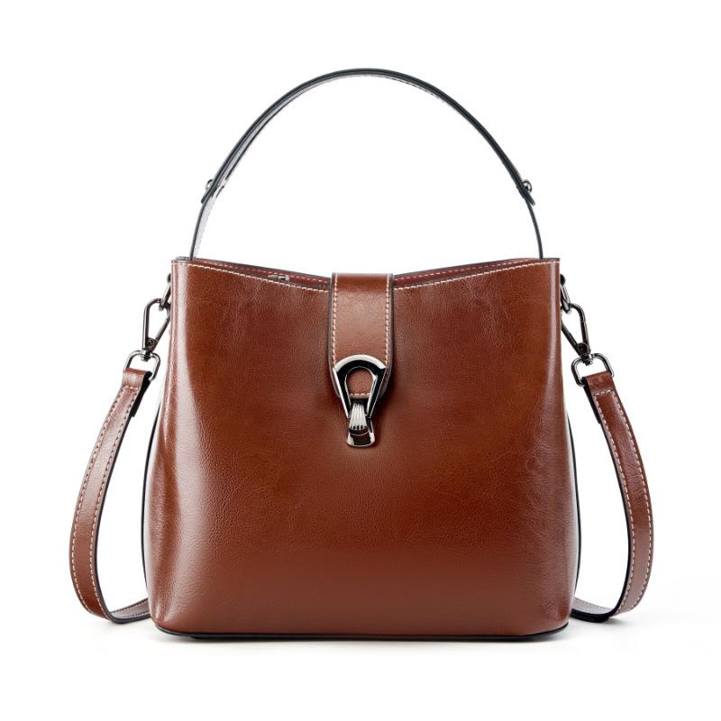 Oil wax leather wide shoulder strap versatile portable large-capacity women's messenger bag new leather bag women's premium bucket bag