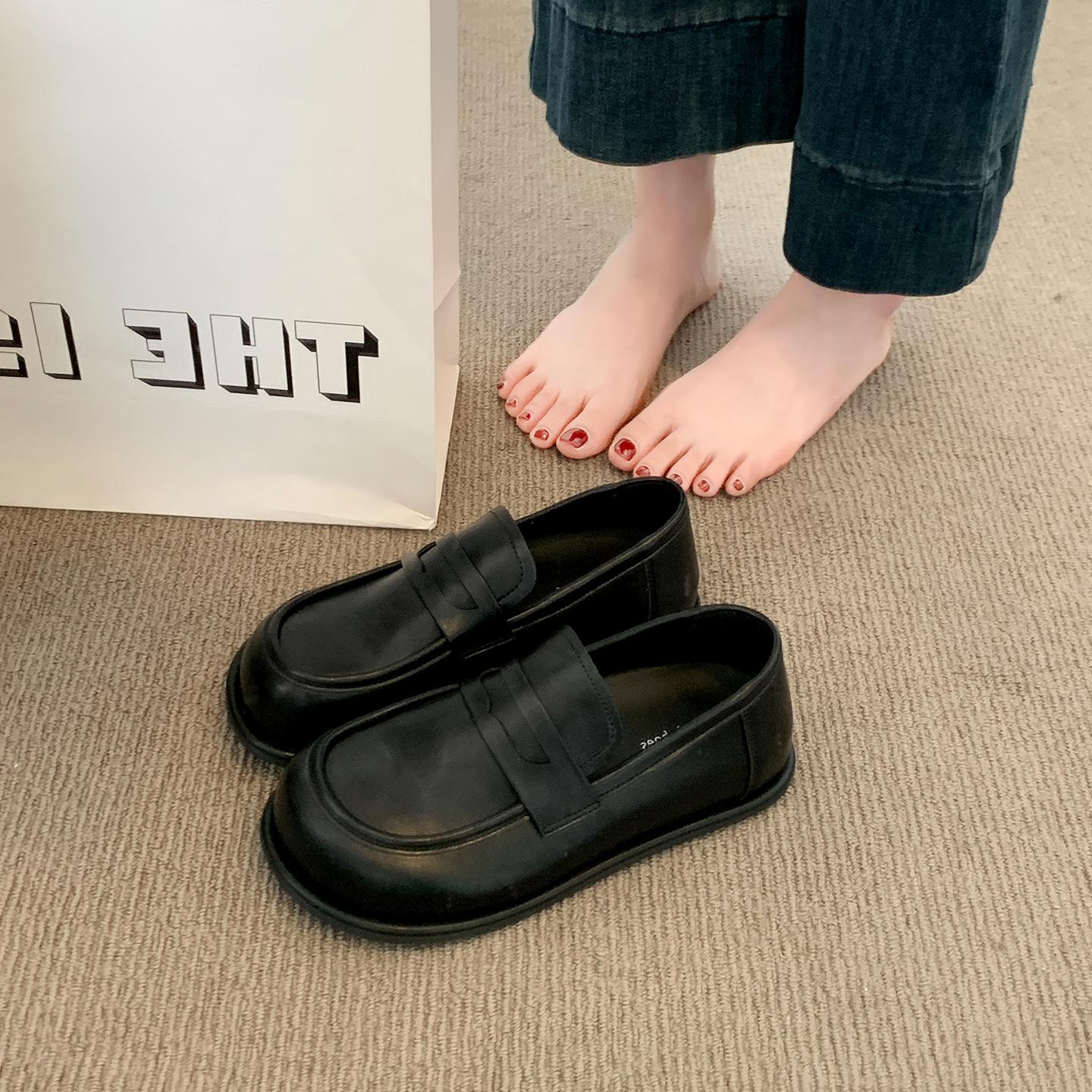 

Кожаные французские туфли на плоской подошве в британском стиле, маленькие кожаные туфли, женская обувь 2025, новая осенняя модель, черные ретро лоферы на одной педали 40 чёрный