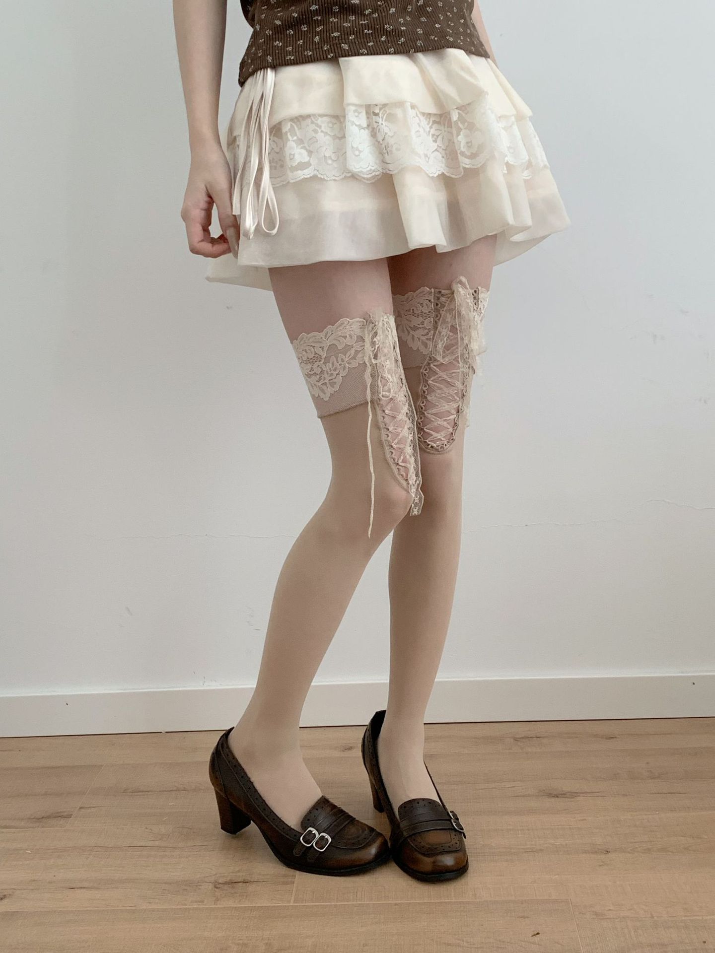 Neuer Eingang Spitze Jacquard Damen Overknee-Socken Vintage Französisch Elegant Kreuzbindung Oberschenkelhohe Socken Lolita Dating Tägliche Strümpfe One Size