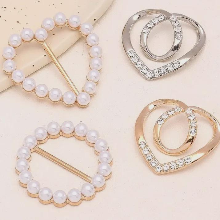 Foulard en soie à nœud d'angle et boucle d'ourlet de chemise - Accessoire polyvalent pour la taille et la décoration de t-shirt