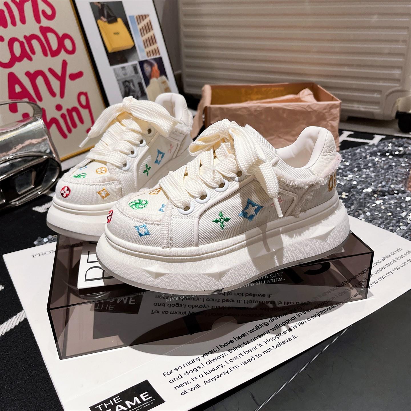 

Звездная вышивка, парусиновые туфли, платформа, маффин, повседневная обувь, обувь для скейтборда, обувь для хлеба, увеличение роста, маленькие 6 см, белые туфли, женские 40 белый