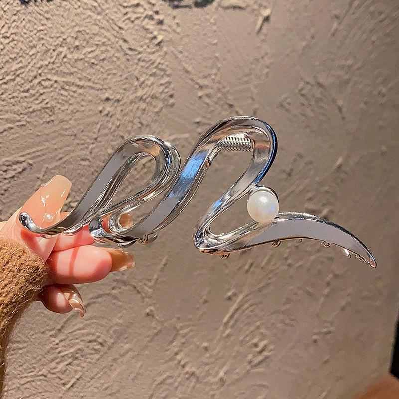 Trendy Metallic Pearl Shark Clip - Large Size, Versatile Hair Accessory