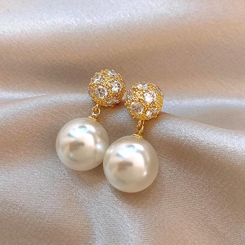 2024 High-End Pearl Stud Earrings: French Light Luxury Style for Women