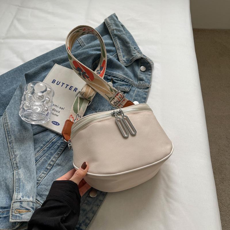 

Повседневная универсальная сумка-мессенджер 2025 новая широкая плечевая лямка трендовая текстура наплечная сумка студенческая для улицы путешествий для поездок на работу