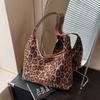 Leopard print bag fashionable large-capacity tote bag women's new armpit bag premium shoulder bag