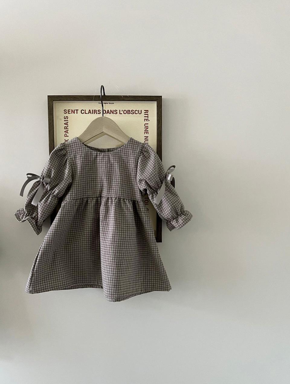 

Autumn Retro Korean Plaid Jumpsuit Dress for Girls with Bow and Elegant Long Palace Sleeves 73 cm