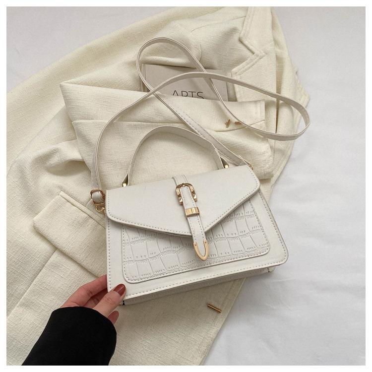 

Premium niche design bag, new summer shoulder messenger bag, retro versatile commuter portable women s bag белый