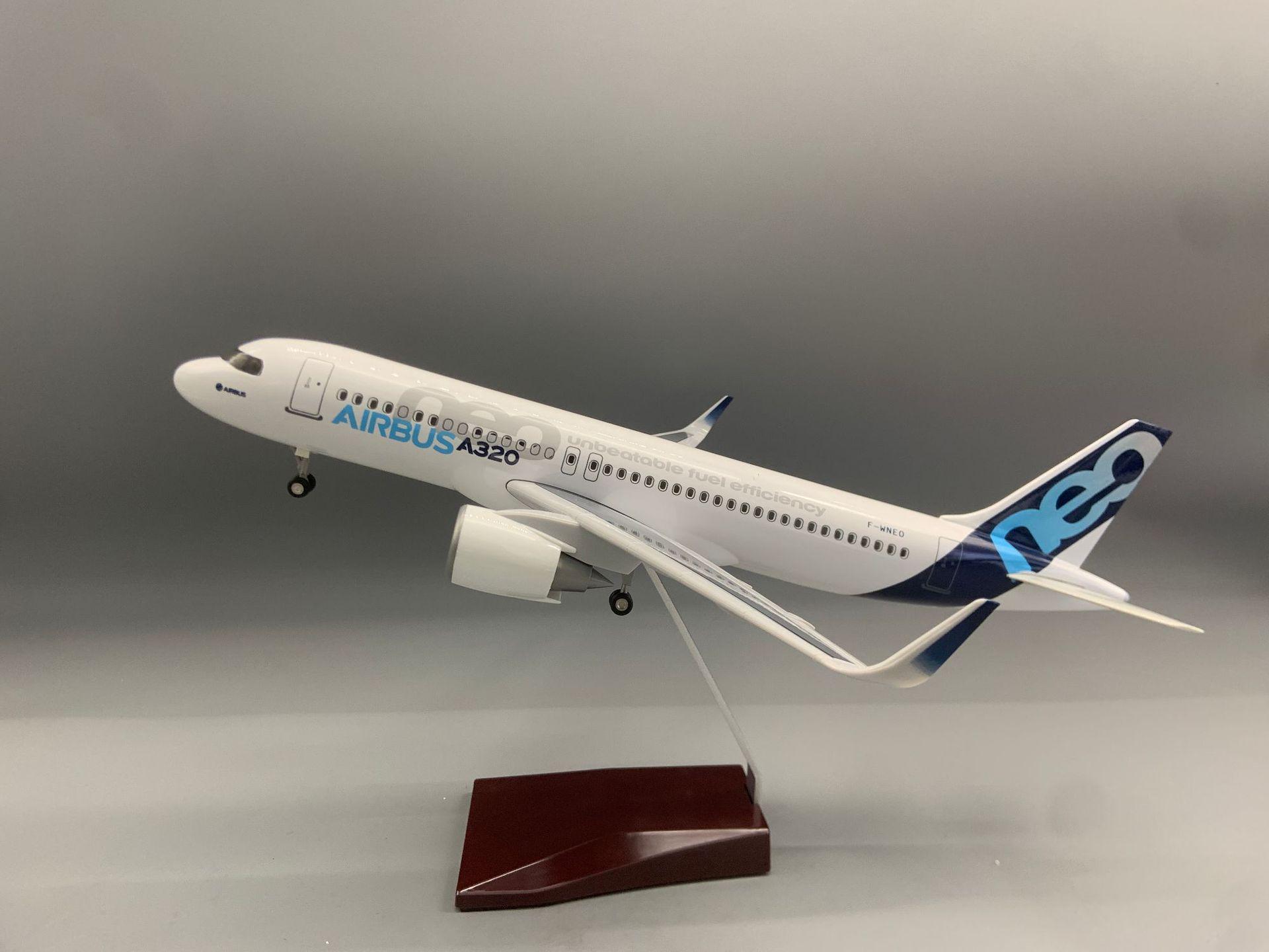 Авиамодель Самолет со Светом и Колесами - Статическая 37CM319/320/330/350