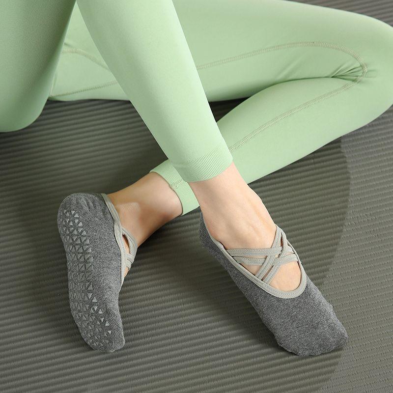 

Профессиональные носки для йоги женские нескользящие бандажные спортивные невидимые носки-лодочки тонкие на завязках пары крест батут танцы пилатес 2617A Gray