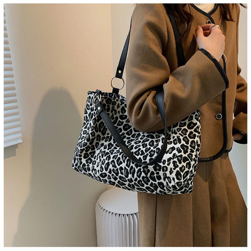 New Single-shoulder Canvas Bag, Fashionable Tote Bag for Leisure and Commuting with Large Capacity and Leopard Print, Versatile Women's Bag