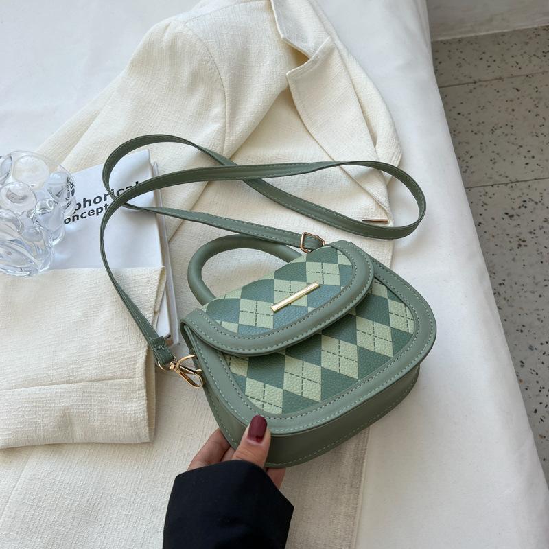 

Simple and Stylish Lingge Handbag 2026 New Texture One Shoulder Crossbody Bag 18x6x14cm