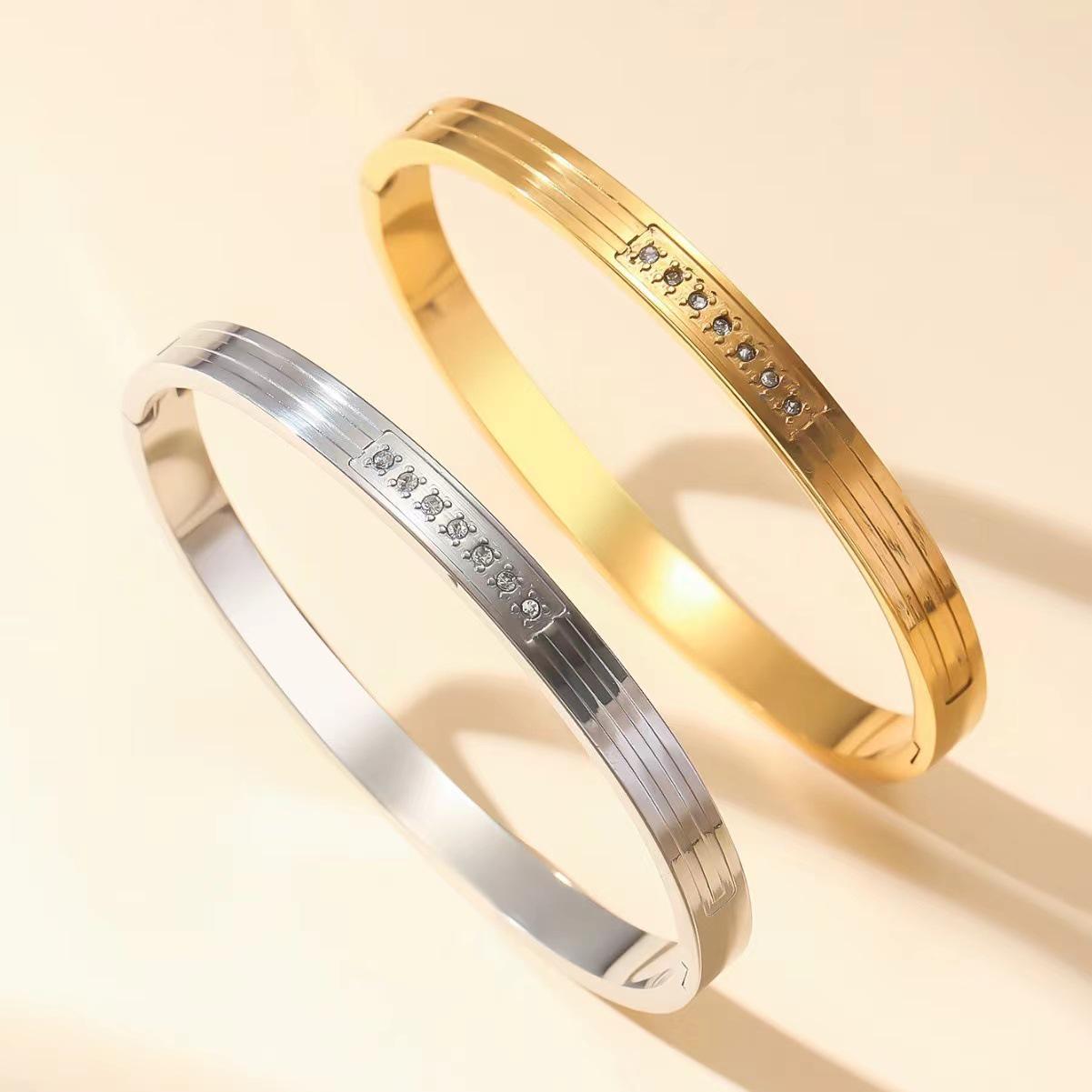 

18K Gold Versatile Titanium Steel Bracelet with White Zircon